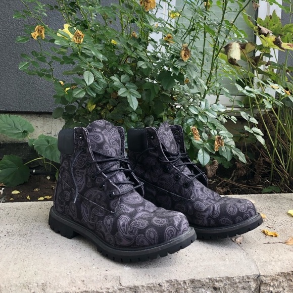Timberland black & gray paisley boots limited ed.
